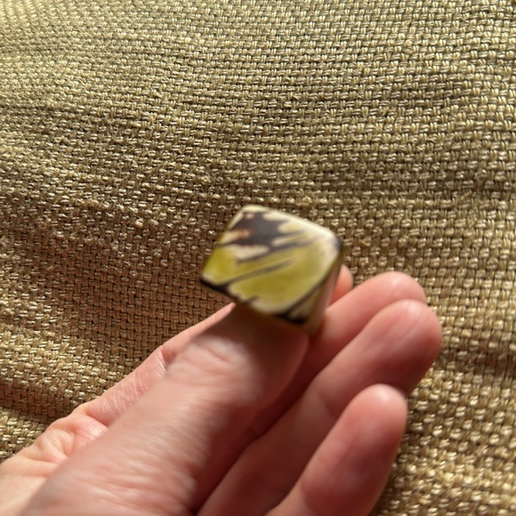 Resin or carved nut ring - Picture 4 of 8